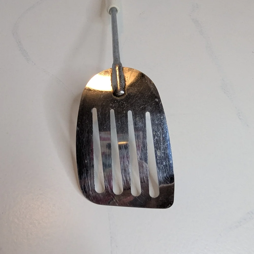 Ekco Slotted Angled Vtg Spatula Chromium Plated - Plastic White Handle 13” Long